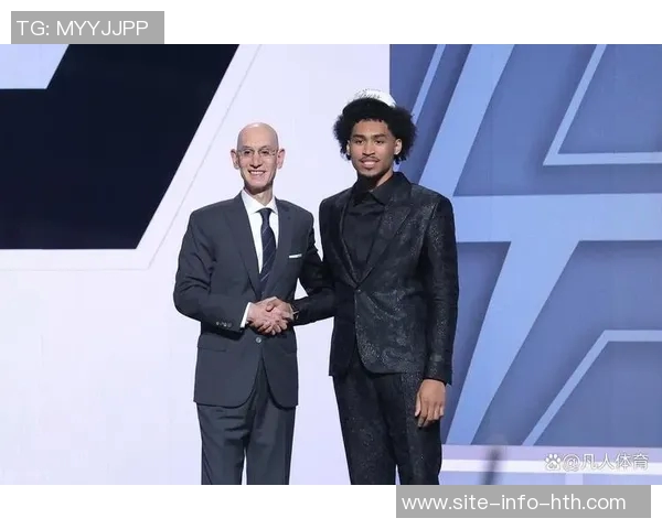 哈珀赞文班亚马全能表现其打法时而似控卫展现多面才华