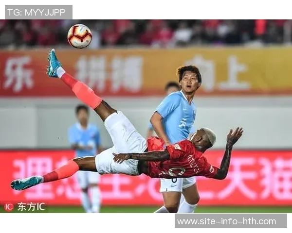 亚姆卡姆回传失误险酿乌龙方镜淇及时解围无奈摊手显紧张气氛